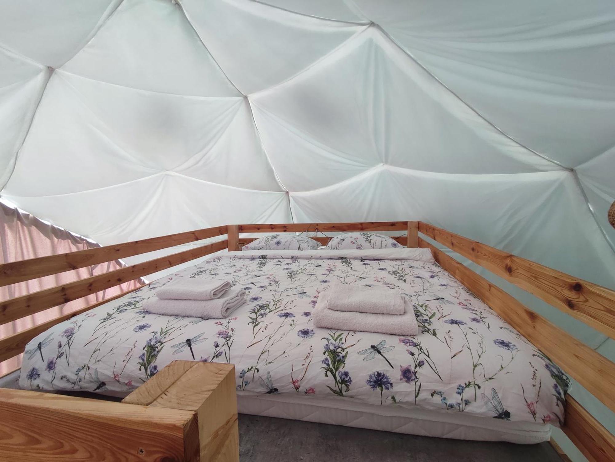 Forrest Glamp Hotel Mieroszow Eksteriør billede